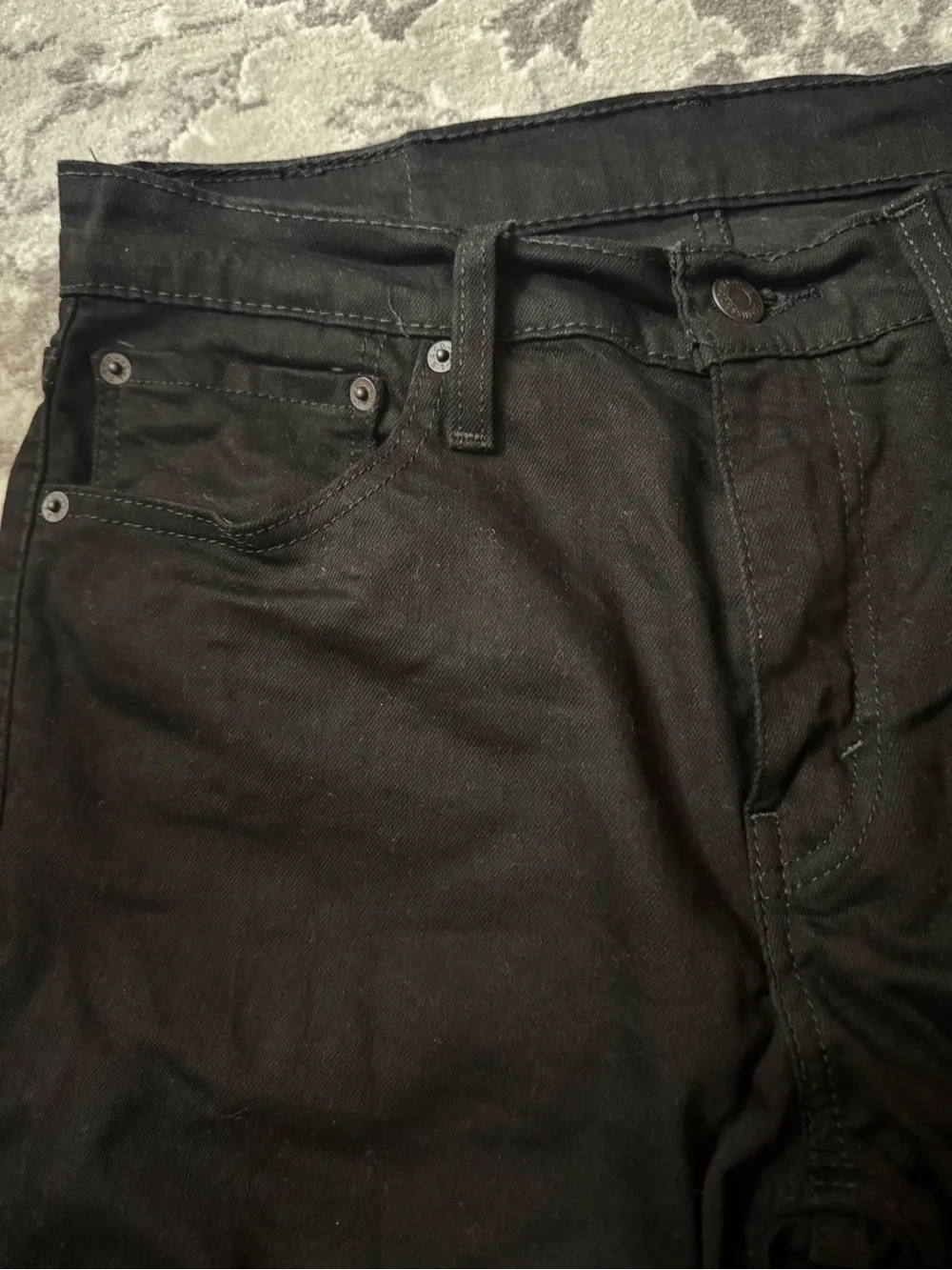 Levis slim straight